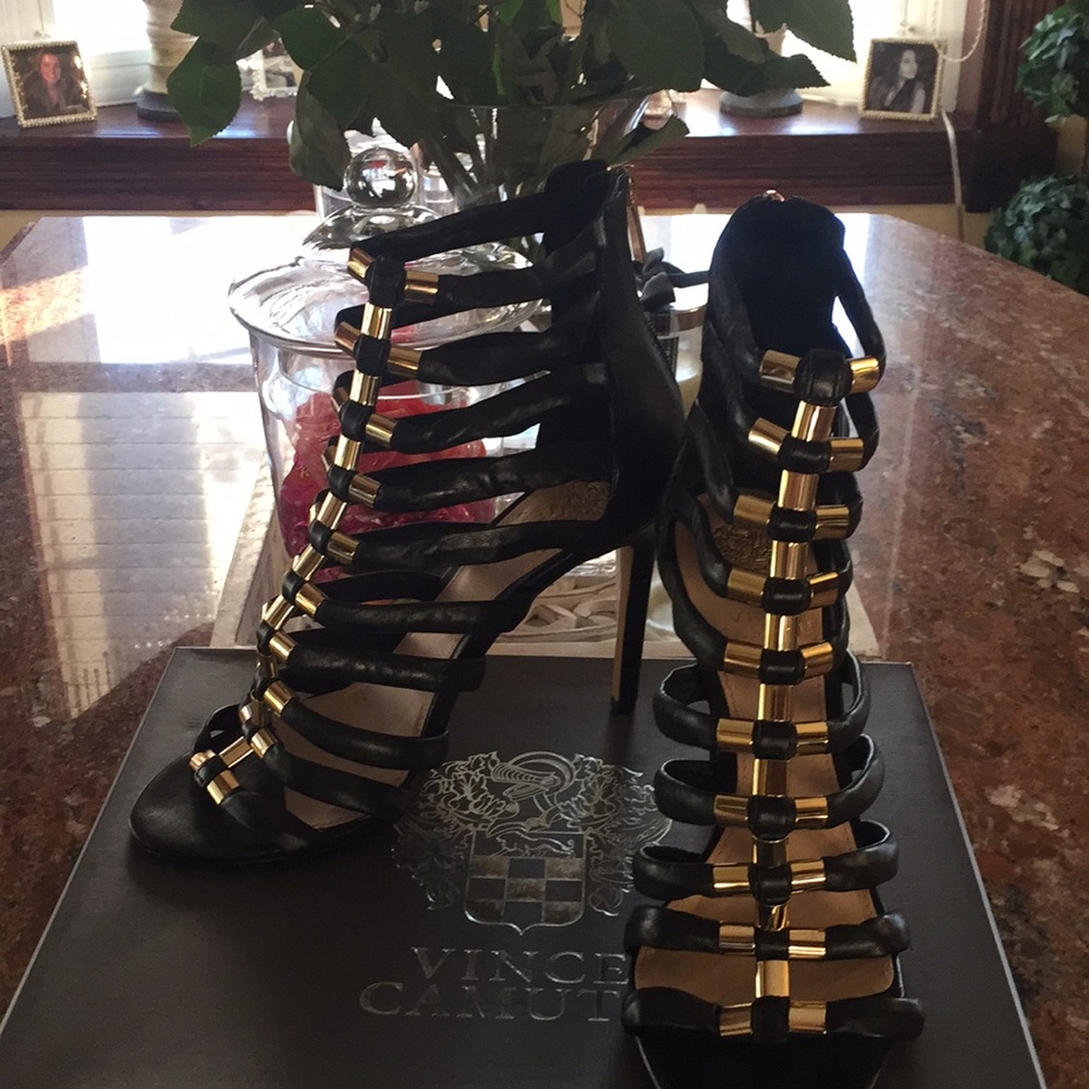 😍Gorgeous Leather Vince Camuto caged heels 👠